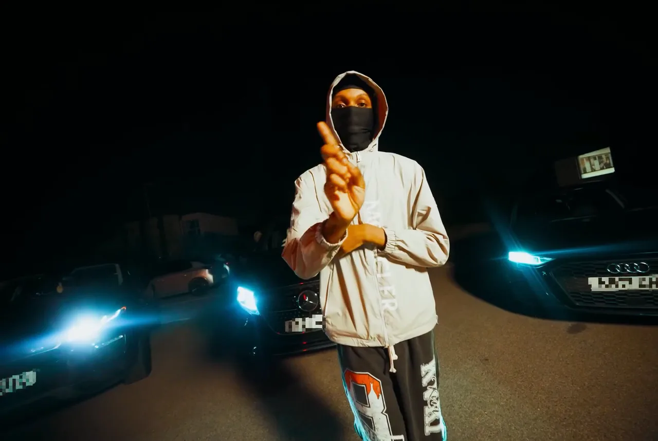 DeeorSlim — Hands In The Air production still 1