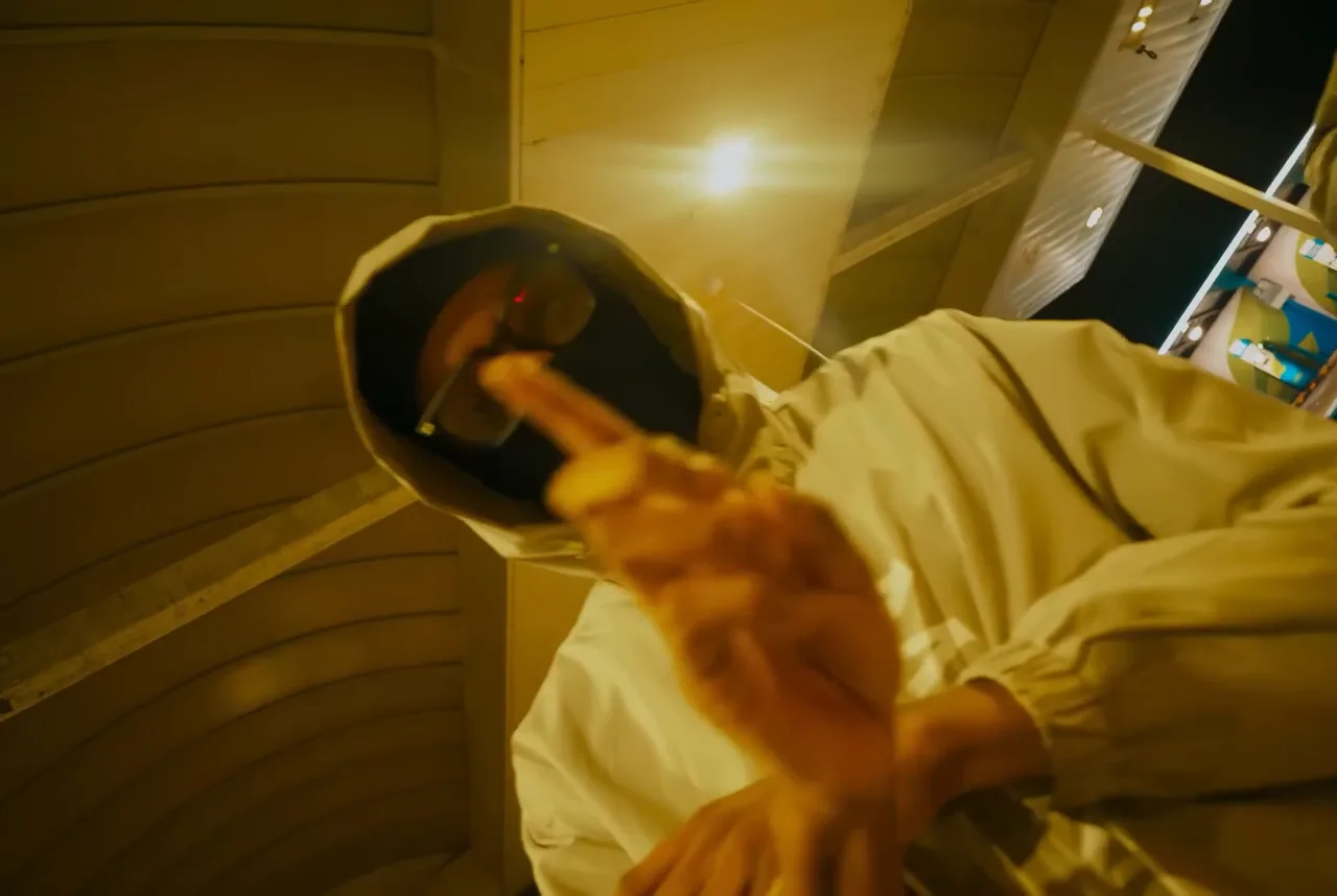 DeeorSlim — Hands In The Air production still 2